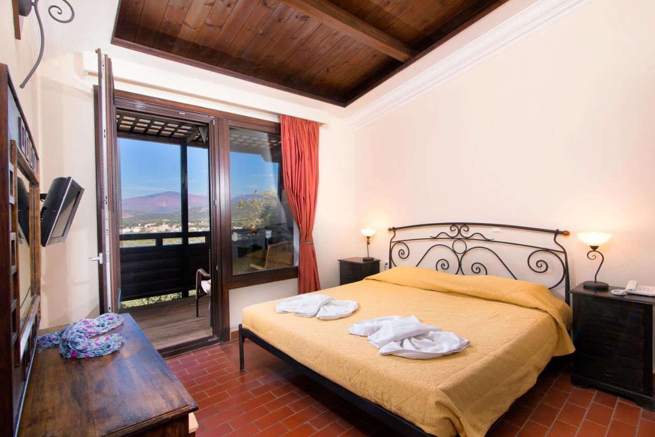 Kallisti Hotel Potos Bagian luar foto