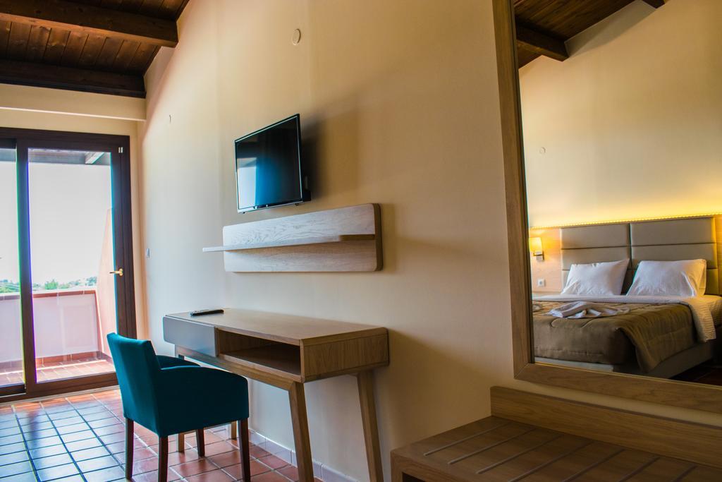 Kallisti Hotel Potos Bagian luar foto