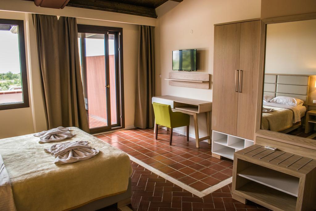 Kallisti Hotel Potos Bagian luar foto