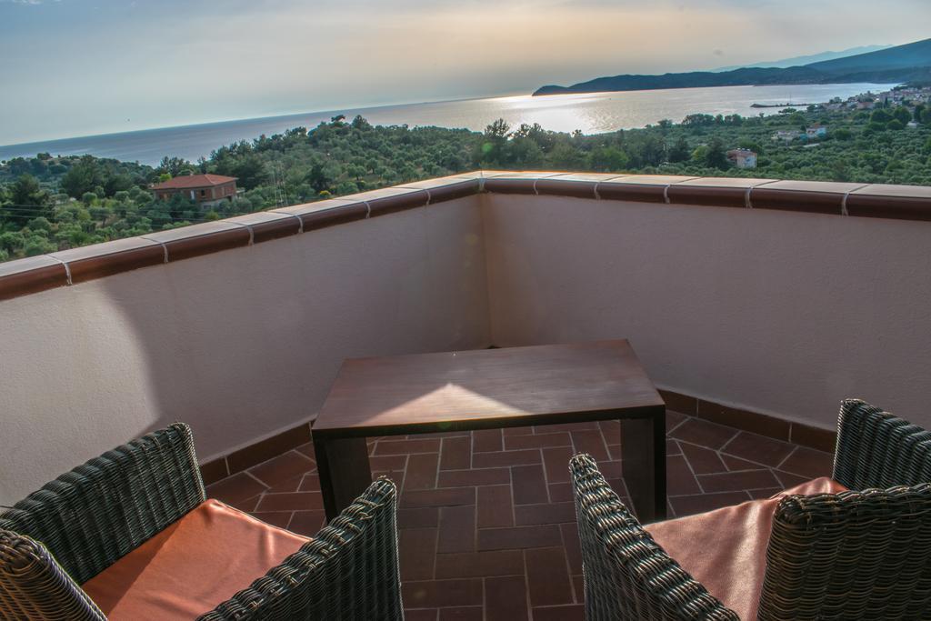 Kallisti Hotel Potos Bagian luar foto
