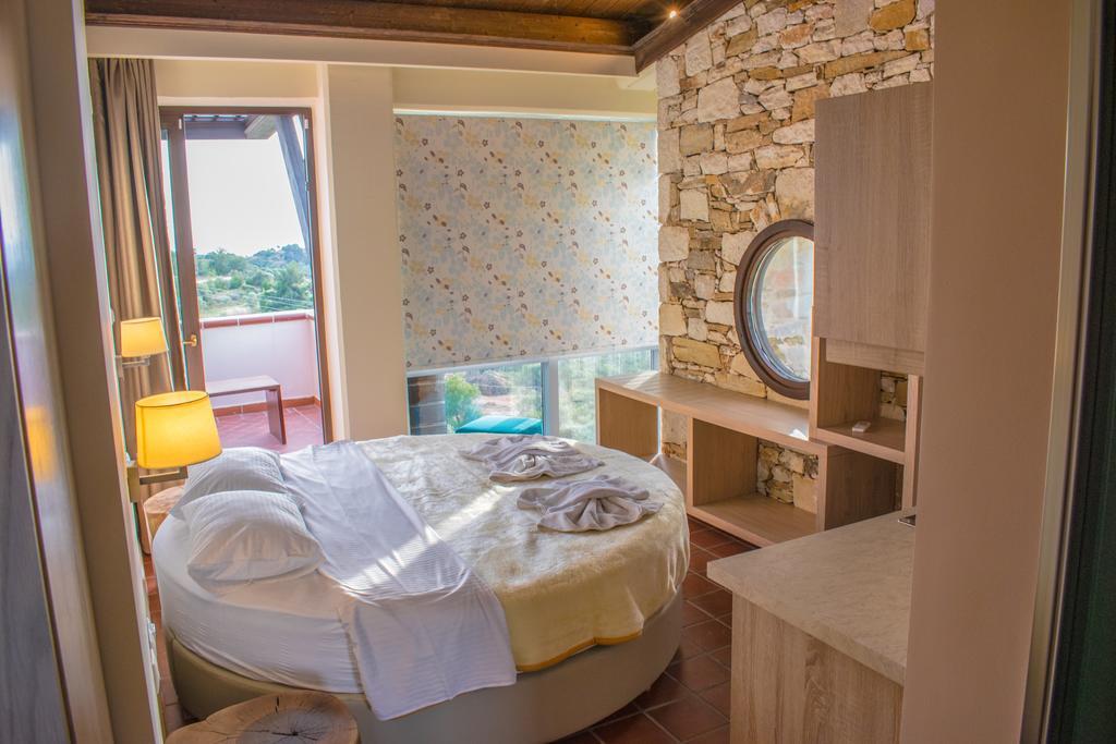 Kallisti Hotel Potos Bagian luar foto